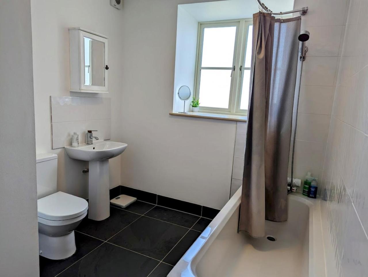 4 Bedroom House, Central Ulverston Bagian luar foto